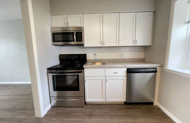 Photo of PRELEASING for AUGUST! Close to Campus