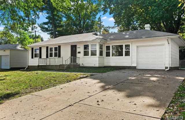Photo of House on Hedge