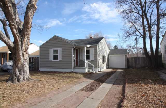 3 Bed - 2 Bath home in Englewood!