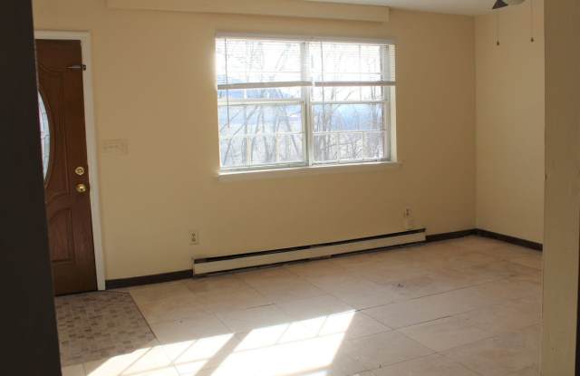 3 Bedroom Townhouse - Near While Park - 06/04/2026