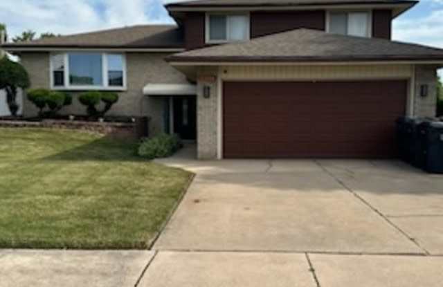 1334 E 168th Place