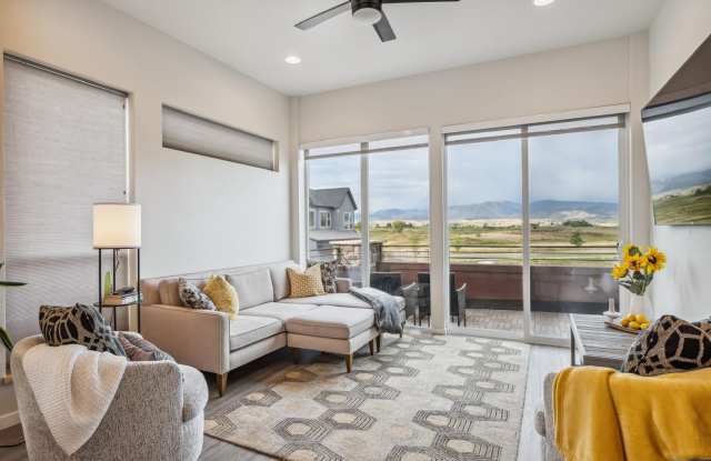 West Longmont 2BDR w/ Mountain Views