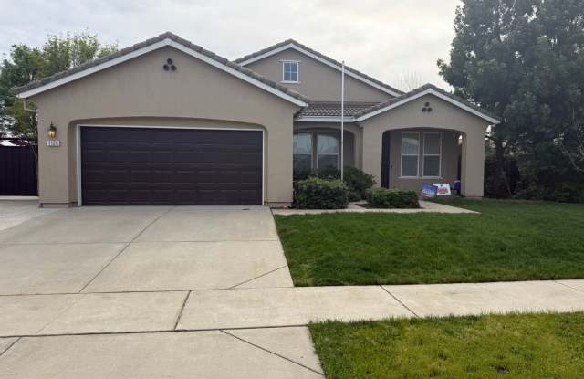 For Rent – Single-Story Home with Den + Large Backyard in Plumas Lake