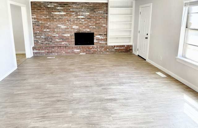 11713 North Francis Avenue