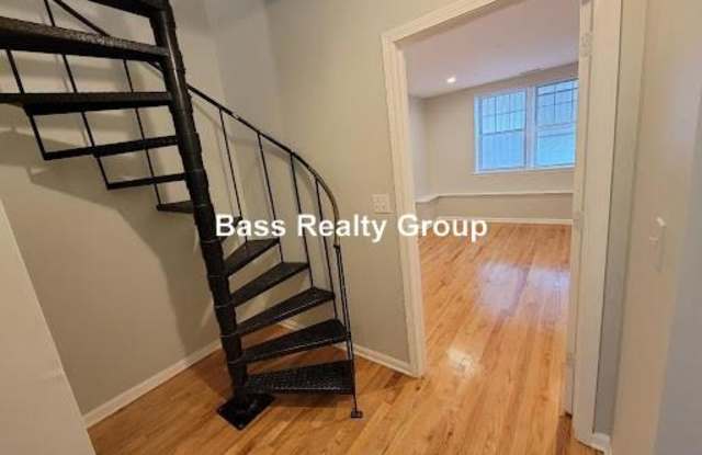 6966 North Greenview