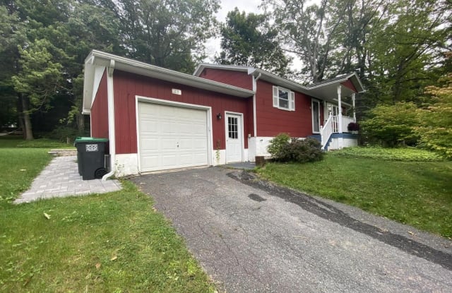 48 Center Avenue - 48 Center Avenue, Mount Pocono, PA 18344