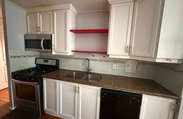 2 Bedroom, 1.5 Bath, Pet Friendly Gas Heat Outside porch