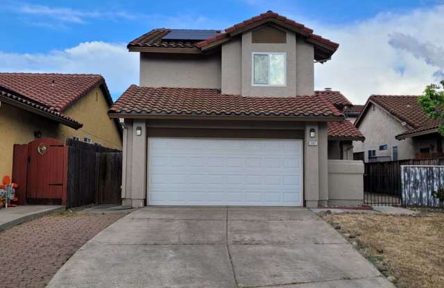 Charming 3-bedroom, 2.5-bathroom house with solar! HURRY! Special Offer Available!