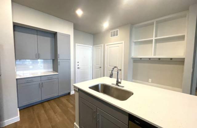 Photo of 3845 West Frontier Parkway