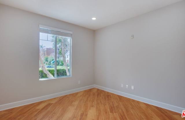 5557 W 6th St unit: 1-305