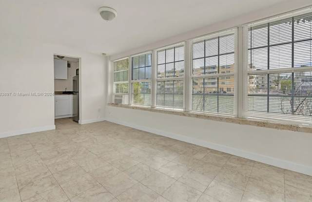 Photo of 7885 Crespi Blvd