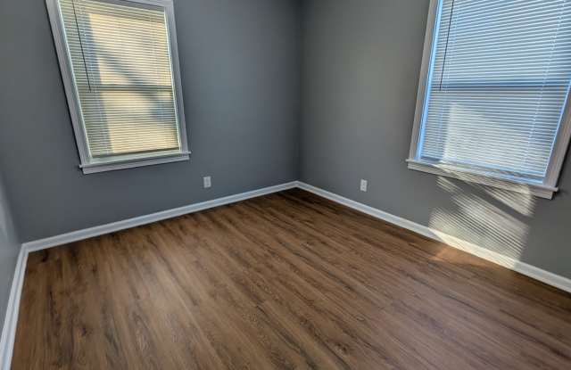 117 SW Hillside Avenue