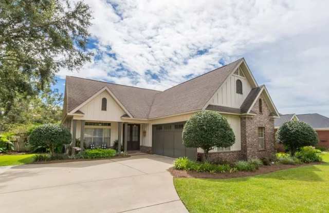 Photo of Available now! 3 Bedroom / 2 Bath Newly Remodeled home