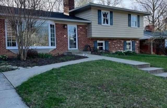 1329 N IVANHOE Street