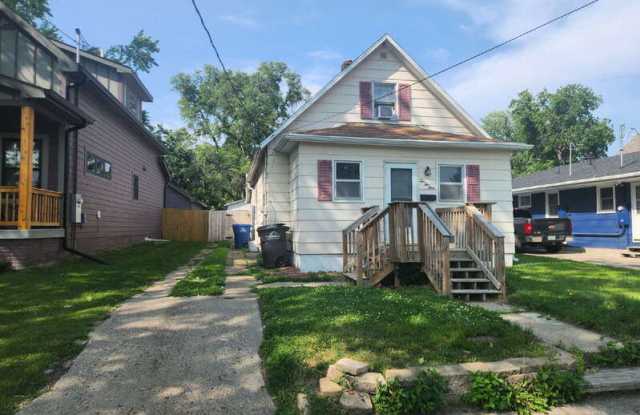 224 East Jackson Avenue