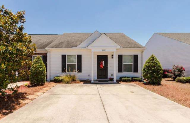 End-unit 2 Bed / 2 Bath Townhome with LVP Floors  washer/dryer included