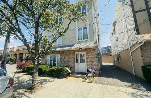 173 W 21ST ST