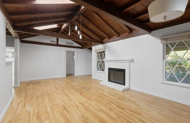 Cozy 3-bedroom Home Nestled in Encino!