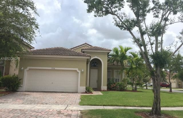 3726 NE 13th St - 3726 NE 13th Street, Homestead, FL 33033