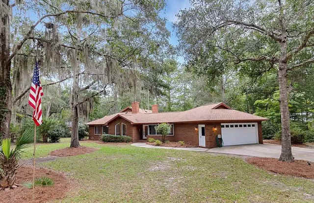 Photo of $500 co-op feet to any agent who brings a qualified/approved applicant to rent this home. Beautiful 4 Bedroom Home, Available in December!