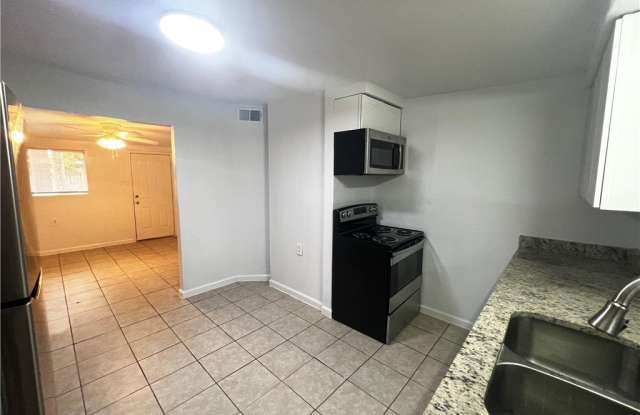 1009 Hackberry Street unit: B