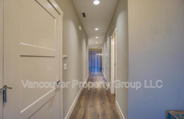 11805 Northeast 108th Street