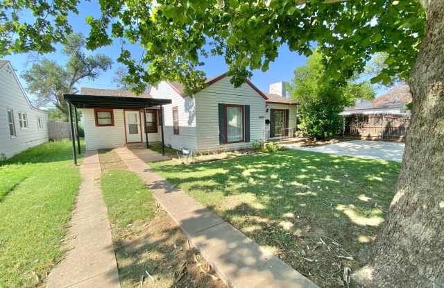 Full 1 bed 1 bath 1 living room/kitchen available now