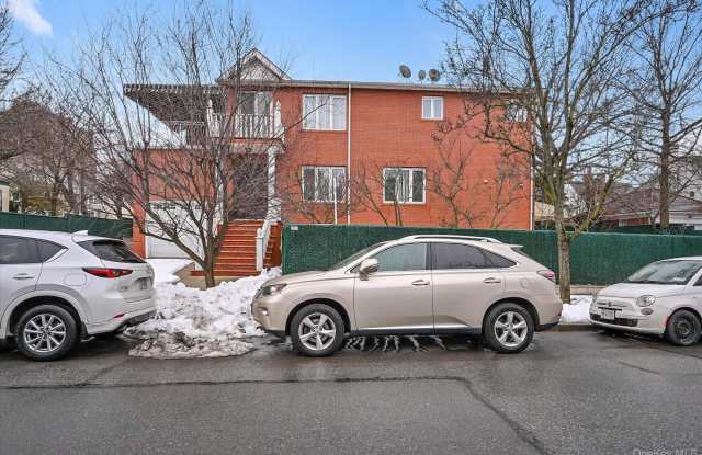 77-16 Kew Forest Lane