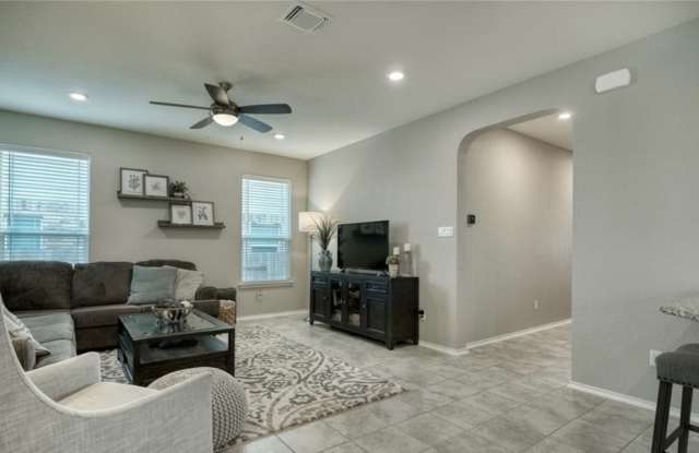 Room in 3 Bedroom Home at Muenster Dr