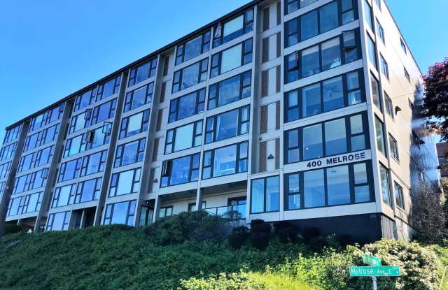 2-bed, 2-bath Condo with Sweeping Views of City and Space Needle!