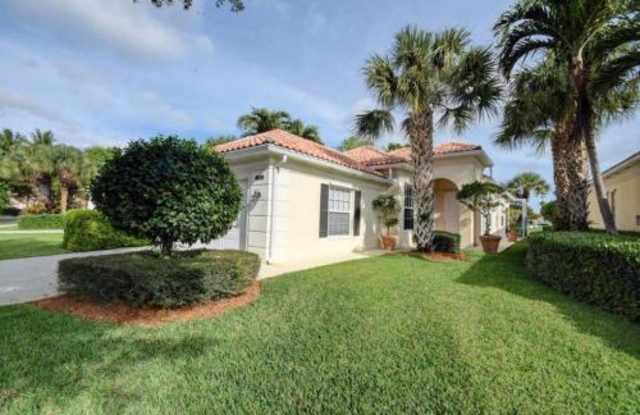 4678 Hammock Circle