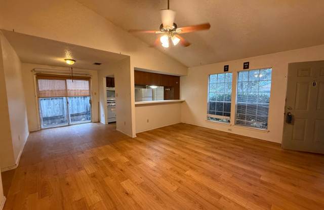 North Austin Duplex: Two Weeks FREE!!!