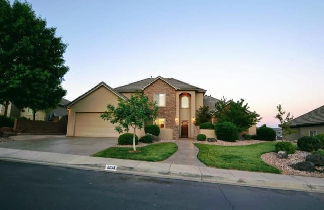 2253 S 2100 E - 2253 South 2100 East, St. George, UT 84790