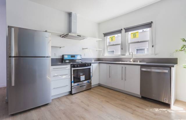 Renovated 2 Bedroom 1 Bathroom In Jefferson Park