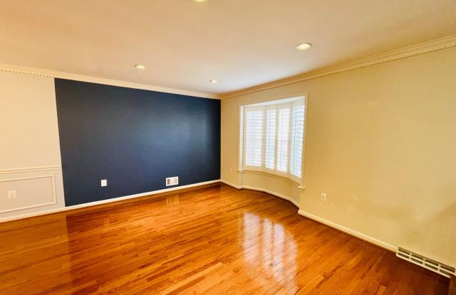 TYSONS STATION - HANDY TO METRO - BEAUTIFULLY MAINTAINED TOWNHOUSE