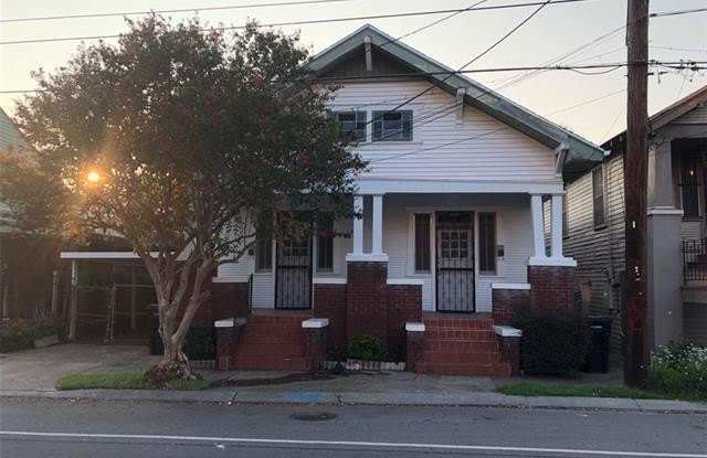 1121 N GALVEZ Street