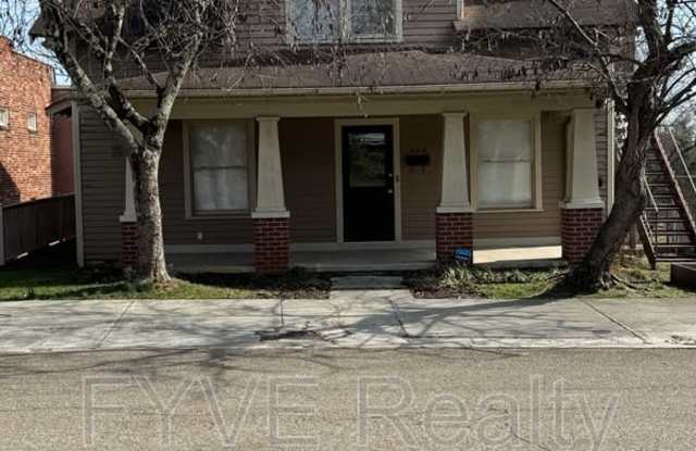 424 E Scott Ave