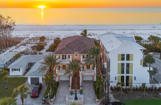 Photo of 3520 El Centro St