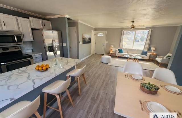 Large 5 bed 3 bath house near Cherry Creek Reservoir!