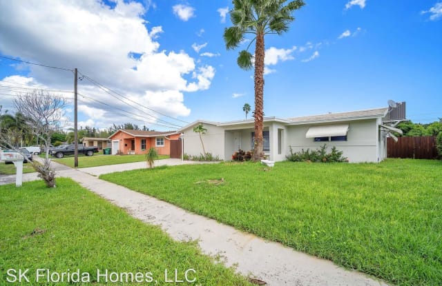 4640 SW 42 Ter - 4640 Southwest 42nd Terrace, Dania Beach, FL 33314