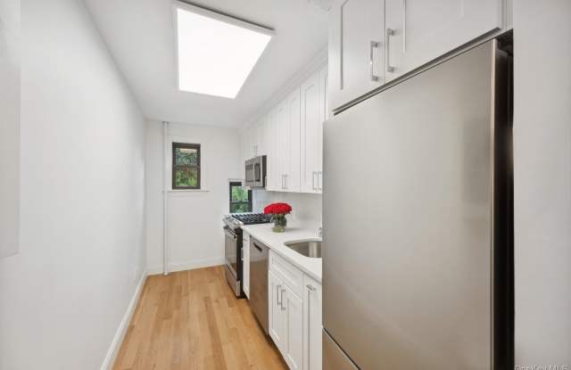 18 Palmer Avenue unit: 6