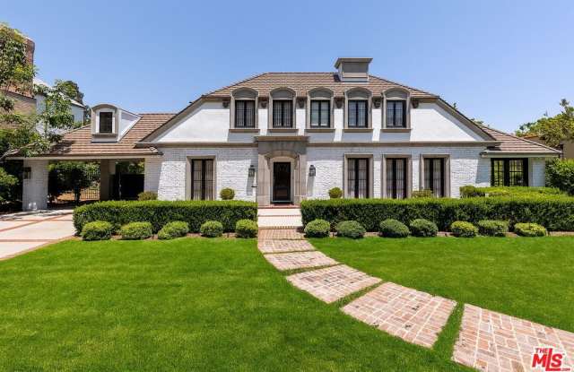 Photo of 908 N Rexford Dr