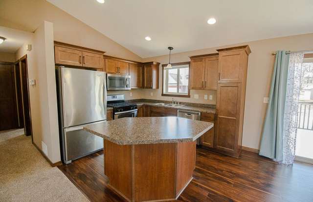 Move‑In Ready NW Rochester Home with Finished Lower Level