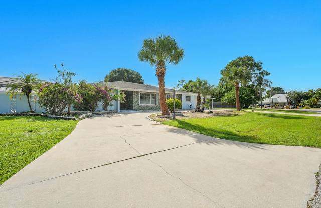 154 N Naranja Avenue