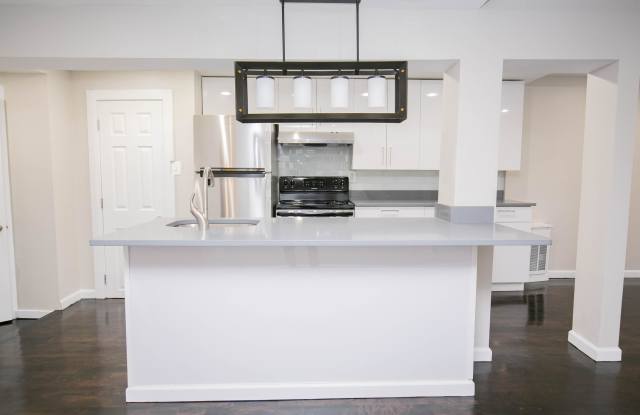 927 Pine Street - 103