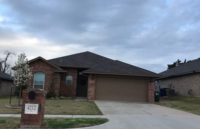 FIRST MONTH FREE! Conveniently located near OU, Highway 9, shopping and restaurants.