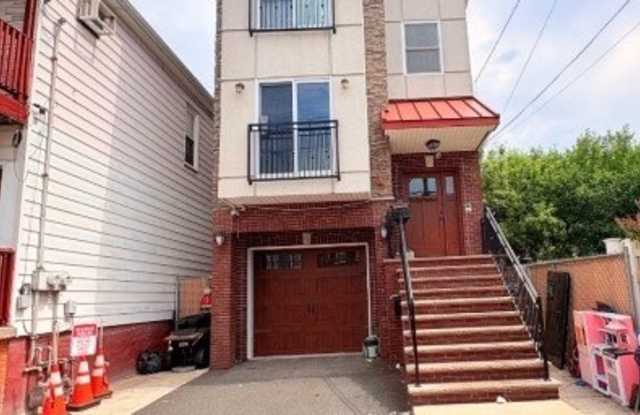 314 Center St