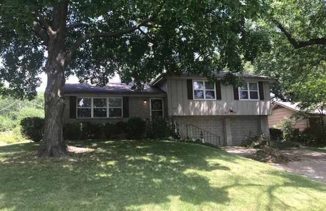 8707 Ward Parkway - 8707 Ward Parkway, Kansas City, MO 64114