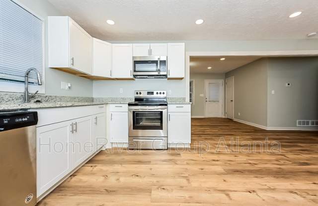 3422 Eisenhower Cir SE