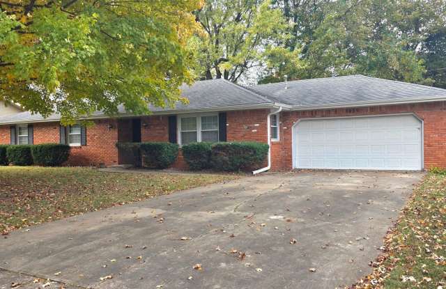 Photo of Kickapoo schools, 3 BR 2 BA fenced yard, $1,595! Exceptional Location!!